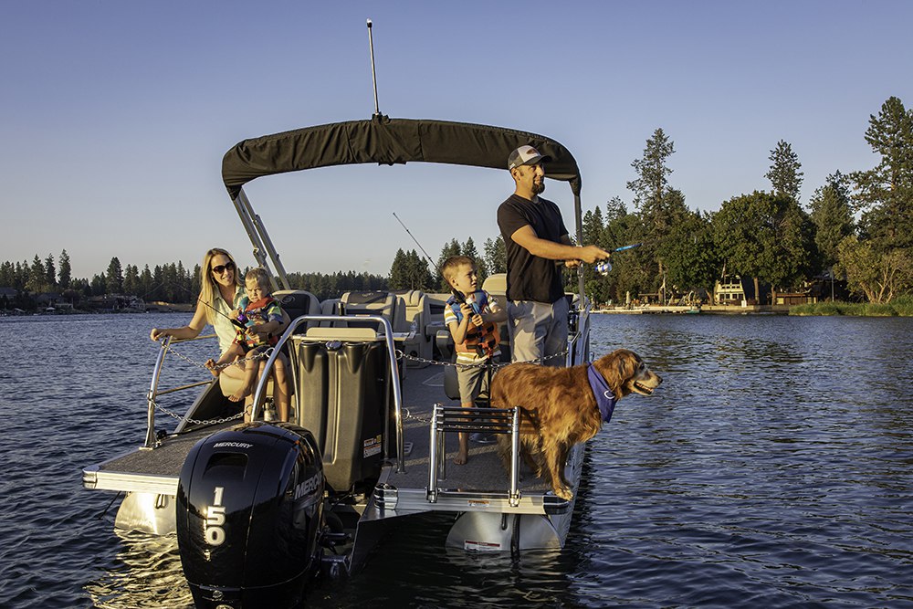 Why Pontoon Boat Rentals Are the Perfect Waterfront Experience